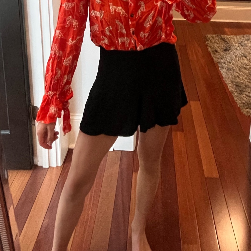 Aritzia Flowy Shorts